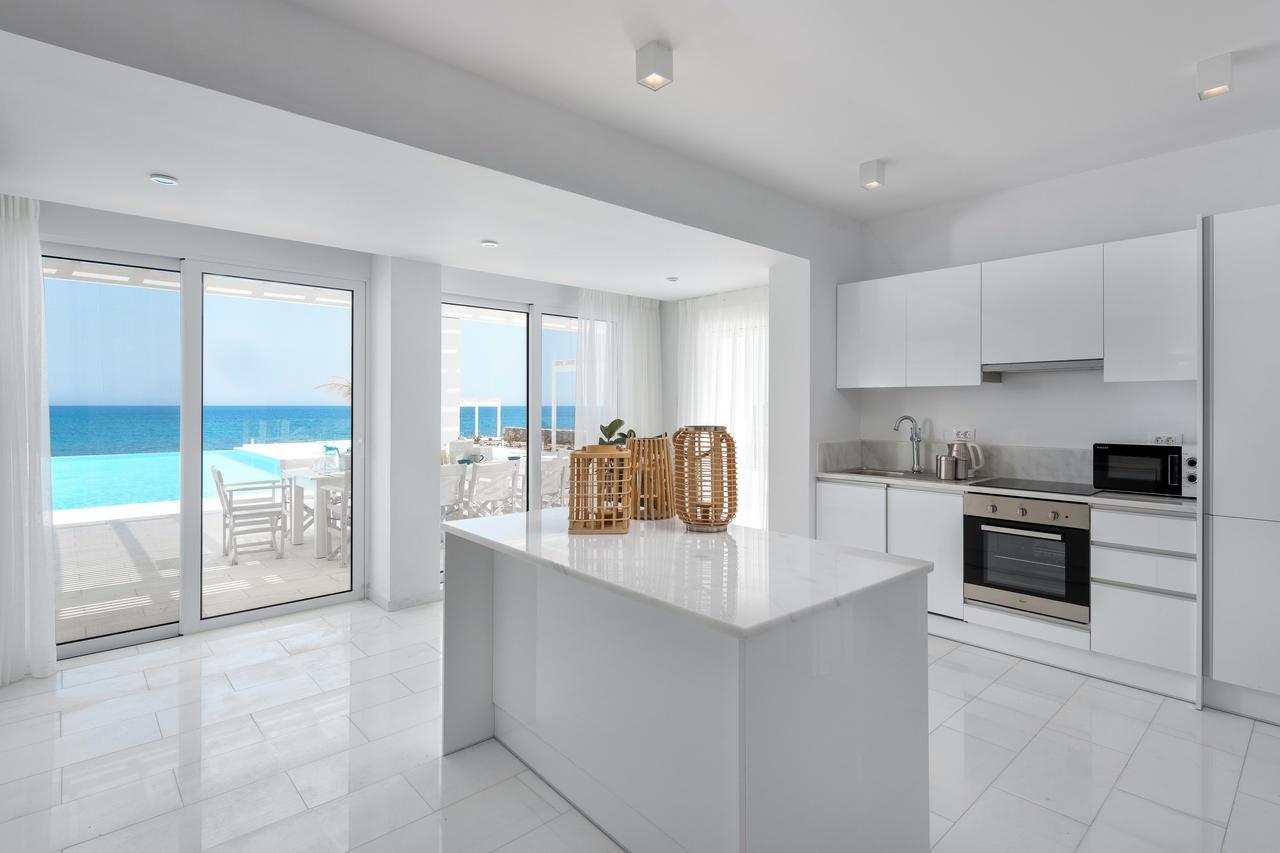 Maria & Nada Beachfront * קולימביה